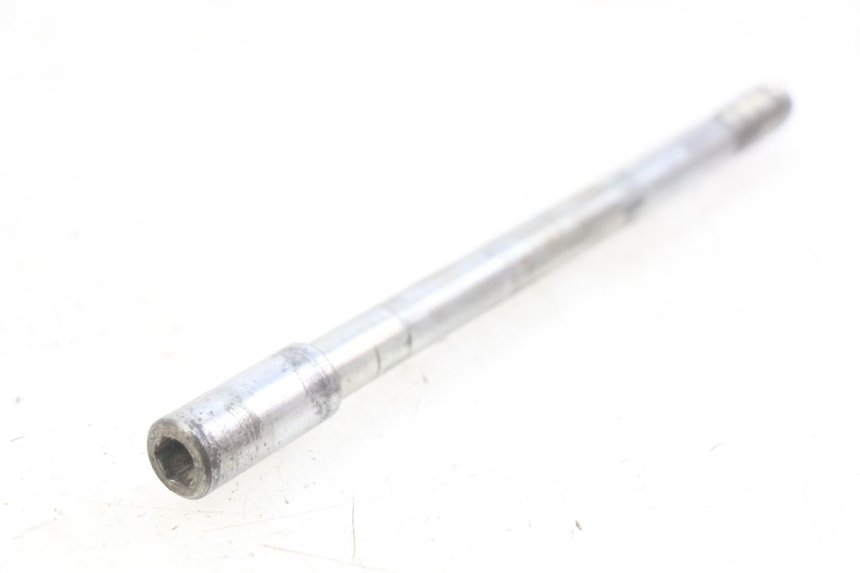 photo de OŚ KOŁA PRZEDNIEGO APRILIA SCARABEO 100 (2003 - 2012) - Zbliżenie techniczne