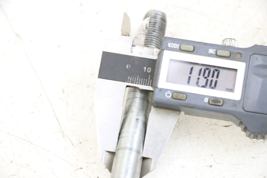 photo de OŚ KOŁA PRZEDNIEGO APRILIA SCARABEO 100 (2003 - 2012) - Zoom stanu zużycia