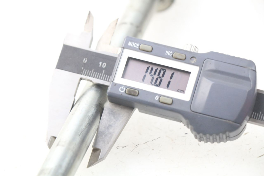 photo de OŚ KOŁA PRZEDNIEGO MASH SEVENTY FIVE 125 (2013 - 2021) - Inny kąt widzenia