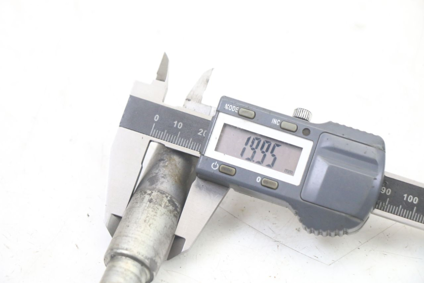 photo de OŚ KOŁA PRZEDNIEGO SMALL MX THUNDER 250 - Zbliżenie techniczne