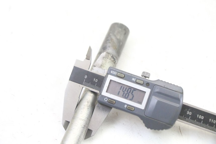 photo de OŚ KOŁA PRZEDNIEGO SMALL MX THUNDER 250 - Widok ogólny