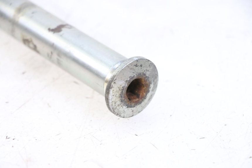 photo de OŚ KOŁA PRZEDNIEGO TRIUMPH SPRINT 900 (1995 - 1998) - Stan powierzchni