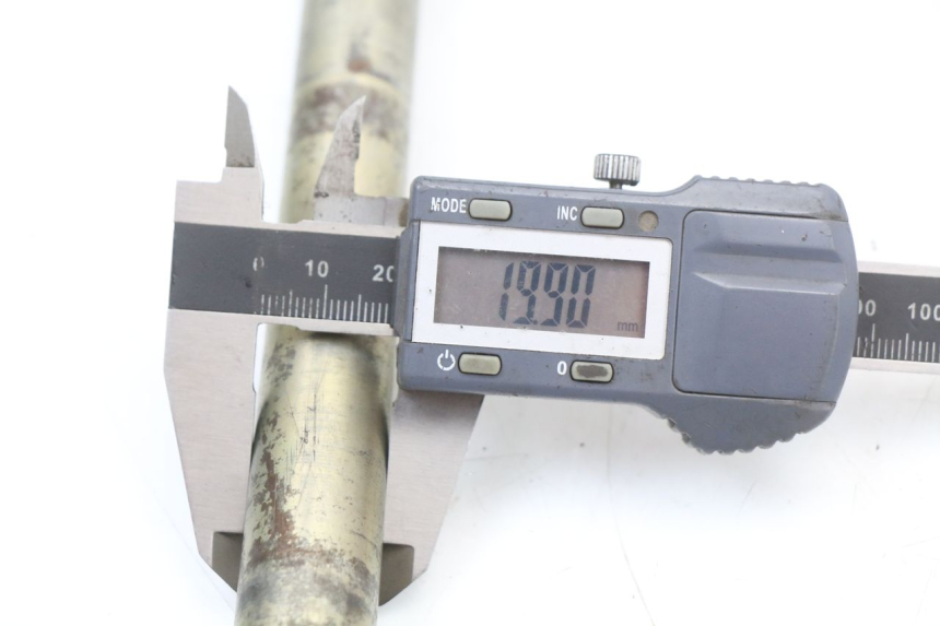 photo de OŚKA KOŁA PRZEDNIEGO CAGIVA SUPER CITY 125 (1992 - 1997) - Zbliżenie techniczne