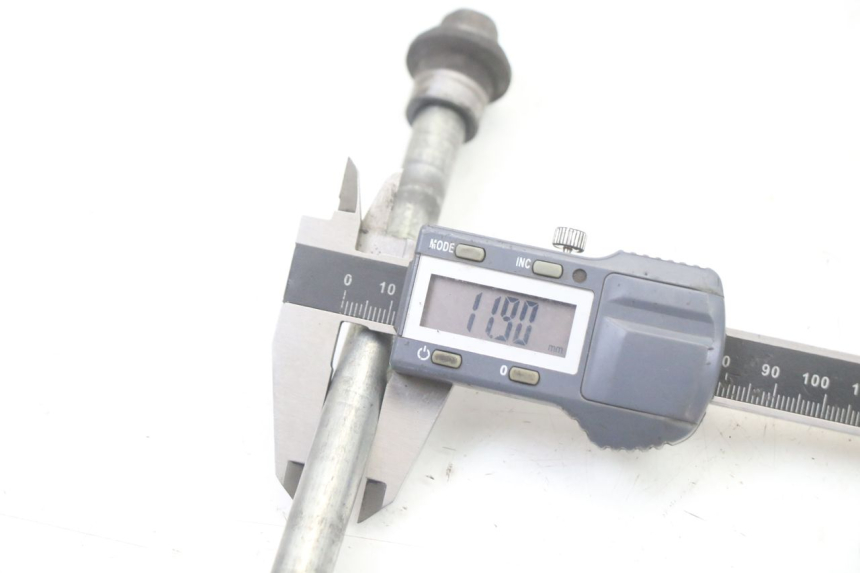 photo de OŚ KOŁA PRZEDNIEGO SUZUKI BURGMAN 125 (2015 - 2017) - Zbliżenie techniczne