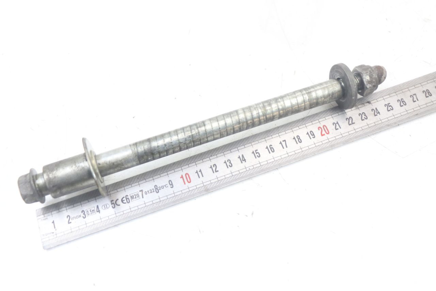 photo de OŚ KOŁA PRZEDNIEGO SUZUKI GS F 500 (2004 - 2007) - Szczegół części