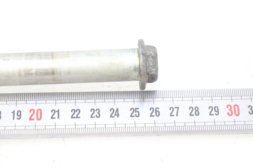 photo de OŚ KOŁA PRZEDNIEGO SUZUKI SV N 650 (1999 - 2002) - Inny kąt widzenia