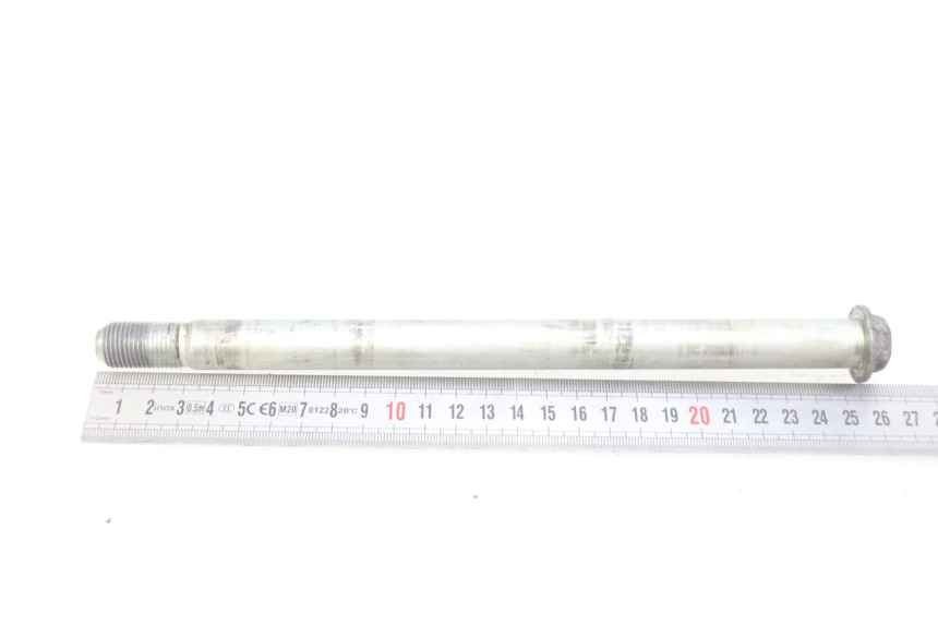 photo de OŚ KOŁA PRZEDNIEGO SUZUKI SV N 650 (1999 - 2002) - Zbliżenie techniczne