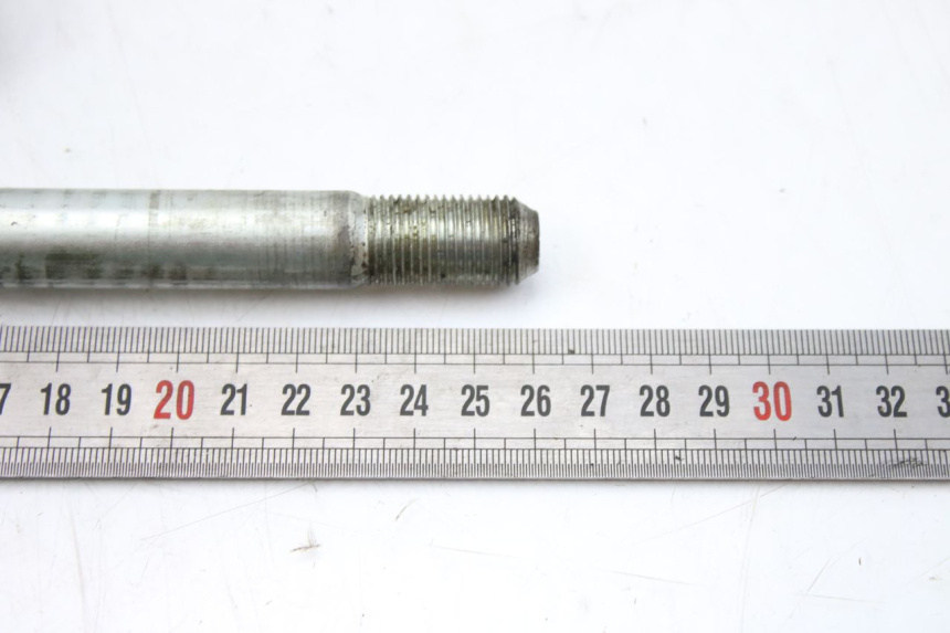 photo de OŚ KOŁA PRZEDNIEGO SUZUKI SV S 650 (1999 - 2002) - Inny kąt widzenia