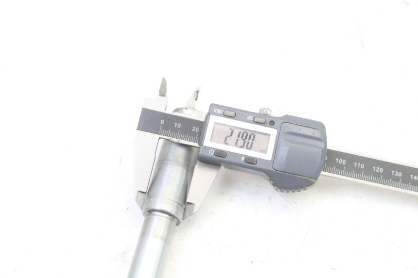 photo de OŚ KOŁA PRZEDNIEGO SUZUKI SV S 650 (2003 - 2009) - Zbliżenie techniczne