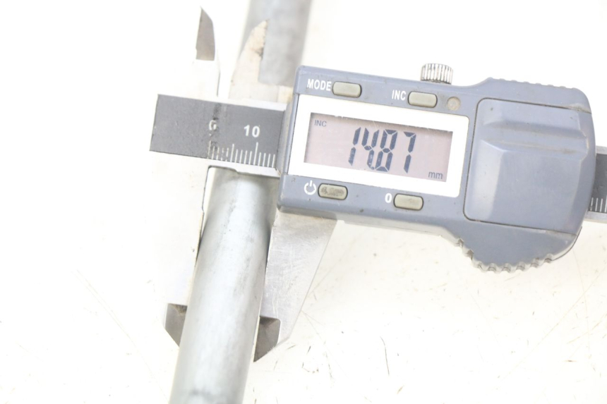 photo de OŚKA KOŁA PRZEDNIEGO APRILIA SXR 50 (2021 - 2023) - Szczegół części