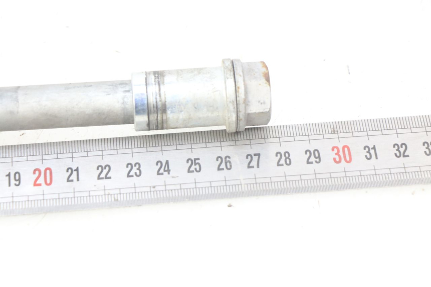 photo de OŚKA KOŁA PRZEDNIEGO APRILIA SXR 50 (2021 - 2023) - Zoom stanu zużycia