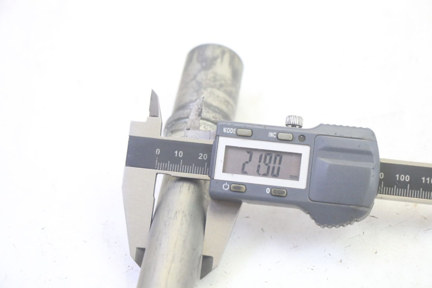 photo de OŚ KOŁA PRZEDNIEGO YAMAHA TDM ABS 900 (2002 - 2014) - Widok ogólny