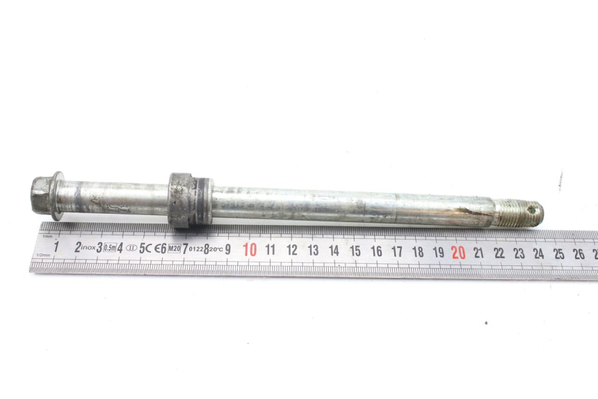 photo de OŚ KOŁA PRZEDNIEGO YAMAHA TDR DELTABOX 125 (1997 - 2003) - Zbliżenie techniczne