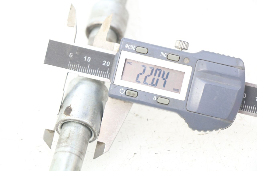 photo de OŚ PRZEDNIEGO KOŁA NITRO MOTORS THUNDER 125 - Zoom stanu zużycia