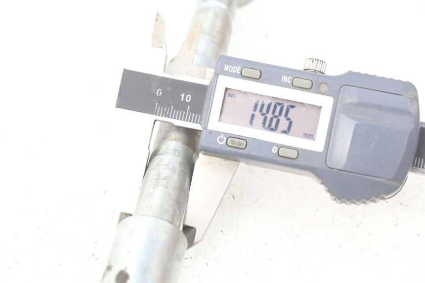 photo de OŚ PRZEDNIEGO KOŁA NITRO MOTORS THUNDER 125 - Inny kąt widzenia