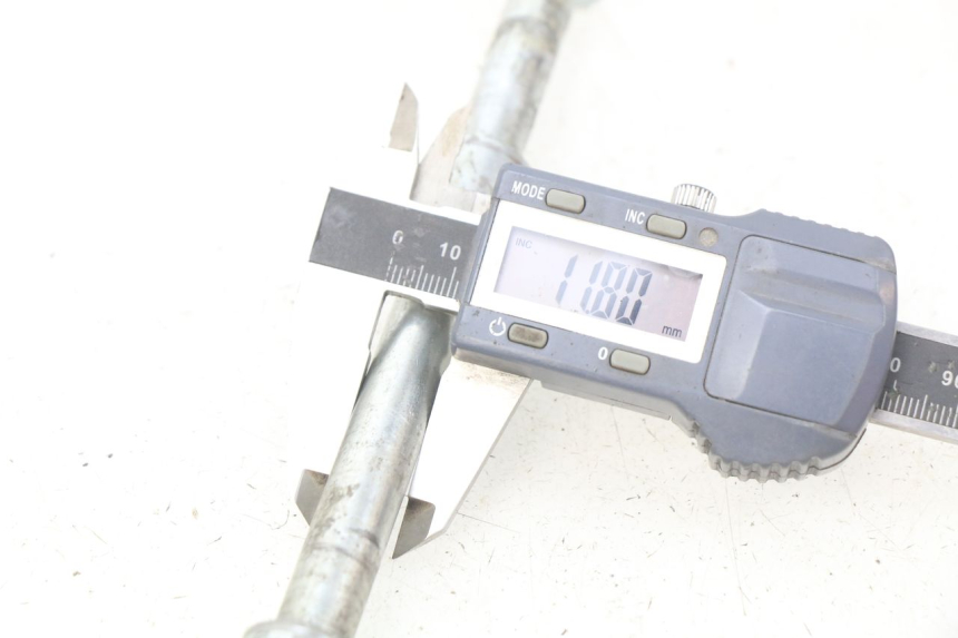 photo de OŚ PRZEDNIEGO KOŁA NITRO MOTORS THUNDER 125 - Zoom stanu zużycia