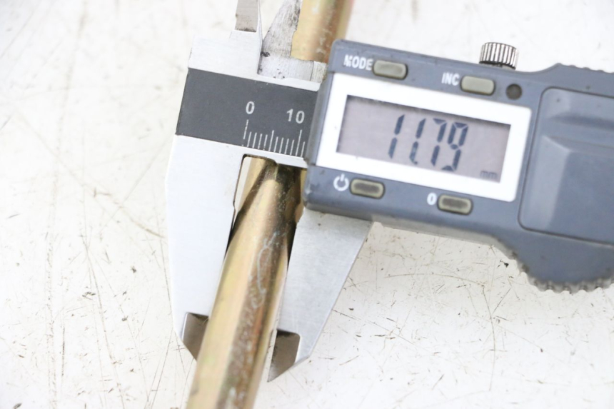 photo de OŚ KOŁA PRZEDNIEGO TNT MOTOR BOSTON 4T 50 (2018 - 2025) - Szczegół części