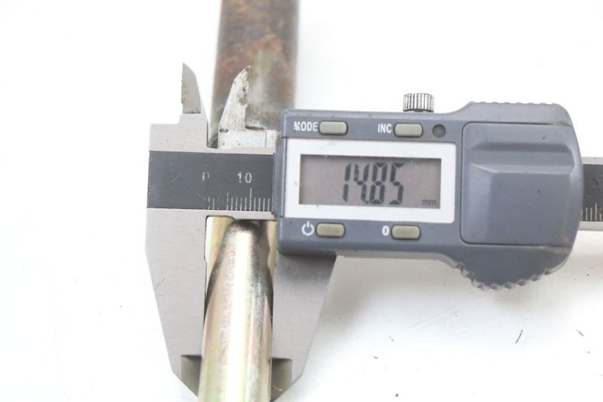 photo de OŚ KOŁA PRZEDNIEGO KEEWAY TX 50 (2008 - 2015) - Inny kąt widzenia