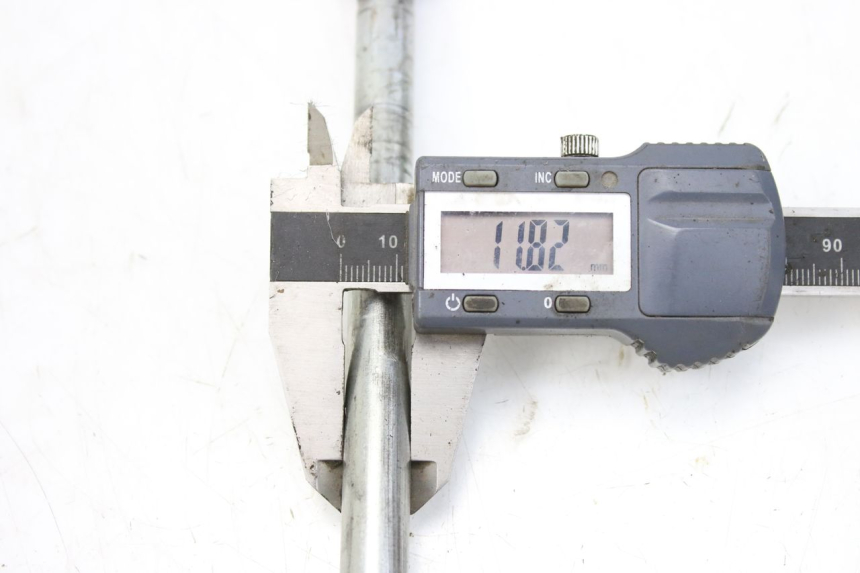 photo de OŚ KOŁA PRZEDNIEGO SUZUKI UH BURGMAN 125 (2002 - 2006) - Widok ogólny