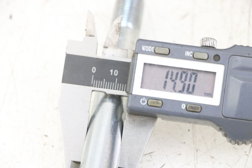 photo de OŚKA KOŁA PRZEDNIEGO VENT DERAPAGE 50 (2018 - 2023) - Szczegół części