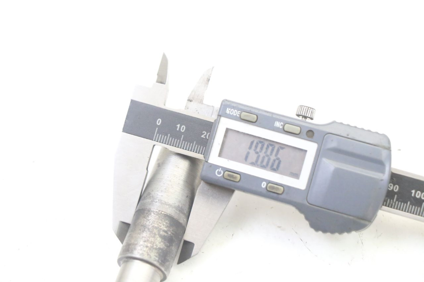 photo de OŚ KOŁA PRZEDNIEGO YAMAHA X-MAX XMAX 125 (2010 - 2013) - Zbliżenie techniczne