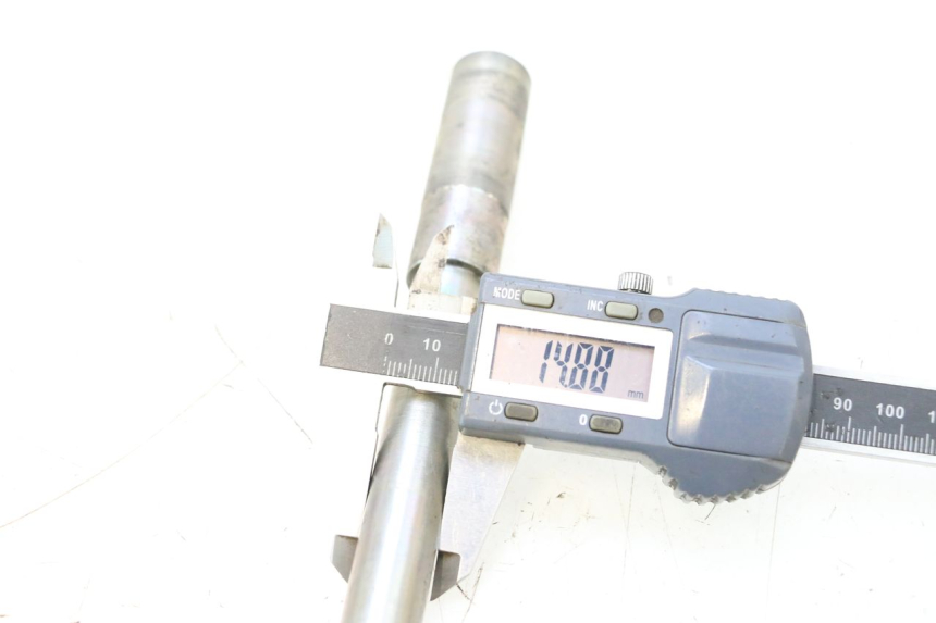 photo de OŚ KOŁA PRZEDNIEGO YAMAHA X-MAX XMAX 125 (2010 - 2013) - Widok ogólny