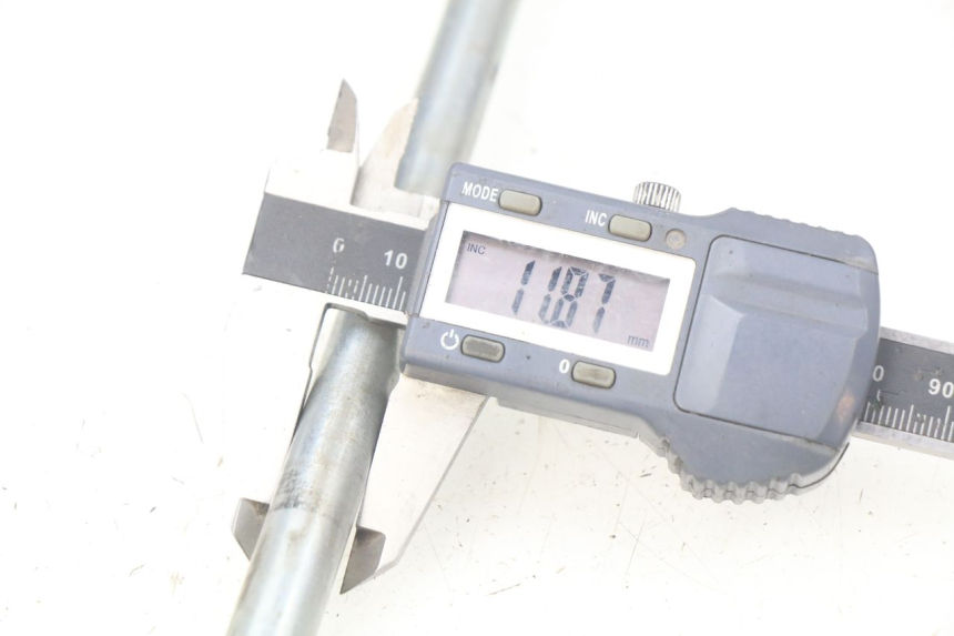 photo de OŚKA KOŁA PRZEDNIEGO TGB X-MOTION XMOTION 125 (2008 - 2014) - Inny kąt widzenia