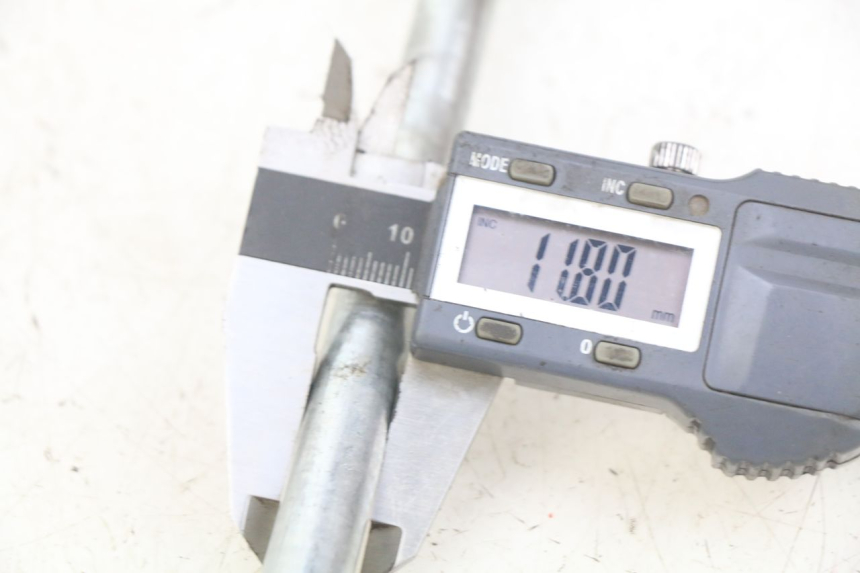 photo de OŚ KOŁA PRZEDNIEGO SYM X-PRO 4T 50 (2014 - 2021) - Szczegół części