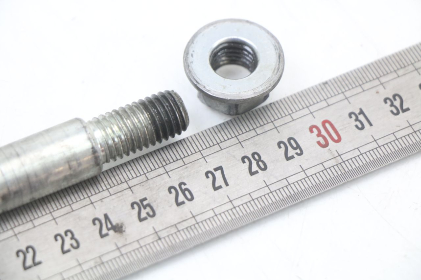 photo de OŚ KOŁA PRZEDNIEGO PIAGGIO X8 125 (2004 - 2007) - Zoom stanu zużycia