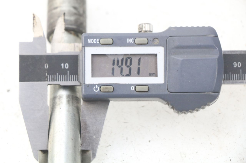 photo de OŚ KOŁA PRZEDNIEGO PIAGGIO X9 EVOLUTION 125 (2003 - 2007) - Szczegół części