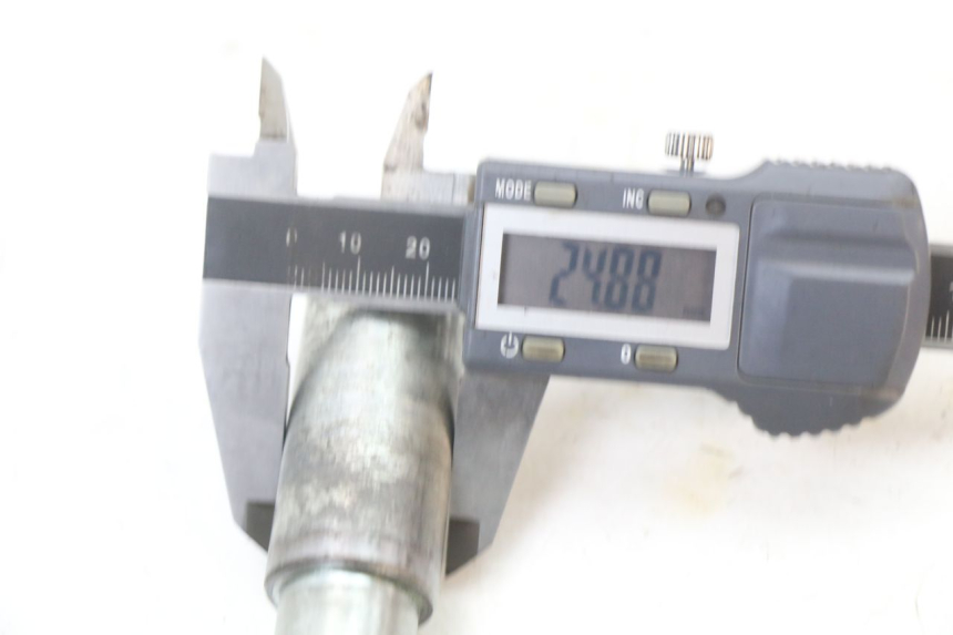 photo de OŚ KOŁA PRZEDNIEGO KYMCO XCITING 250 (2006 - 2009) - Zbliżenie techniczne