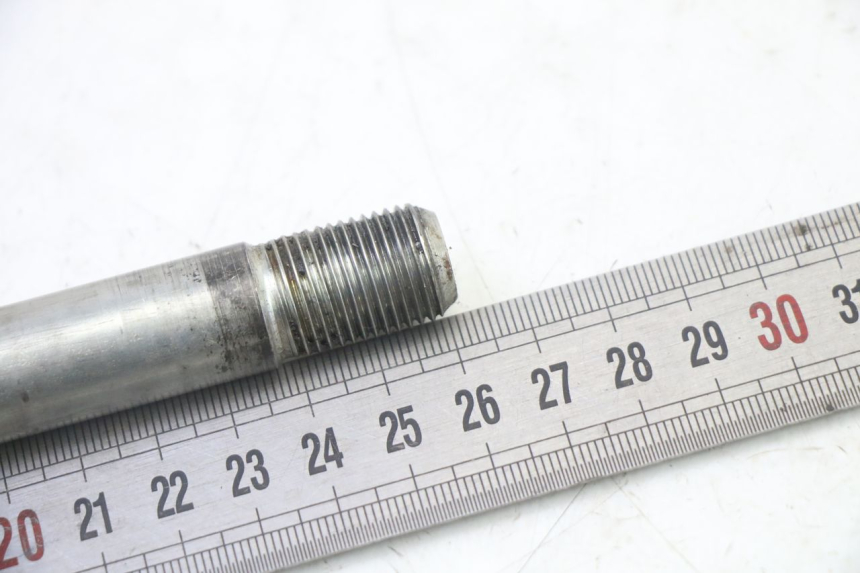 photo de OŚKA KOŁA PRZEDNIEGO YAMAHA XJ6 ABS 600 (2008 - 2016) - Inny kąt widzenia