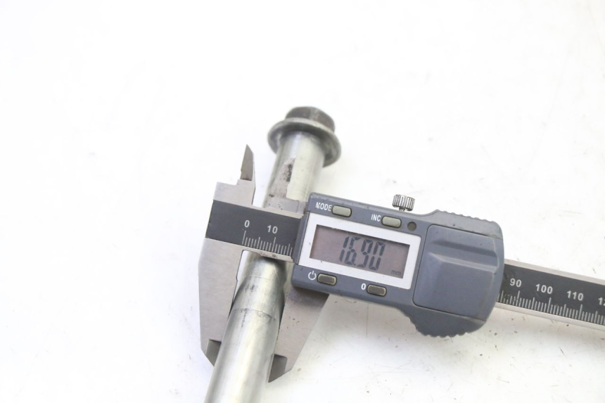 photo de OŚKA KOŁA PRZEDNIEGO YAMAHA XJ6 ABS 600 (2008 - 2016) - Zbliżenie techniczne