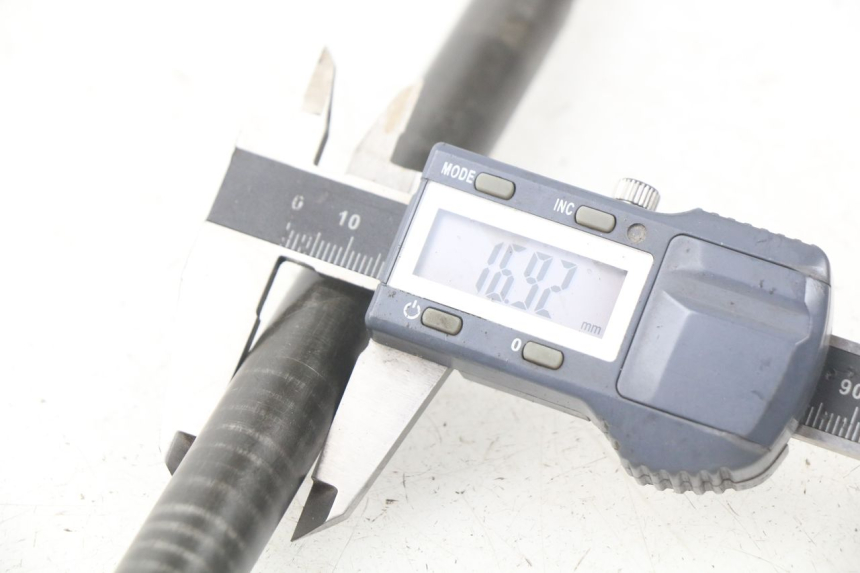 photo de OŚKA KOŁA PRZEDNIEGO YAMAHA XJ600 XJ DIVERSION 600 (1992 - 1997) - Inny kąt widzenia