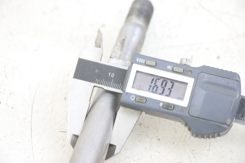 photo de OŚ KOŁA PRZEDNIEGO YAMAHA XJN DIVERSION 600 (2000 - 2003) - Szczegół części