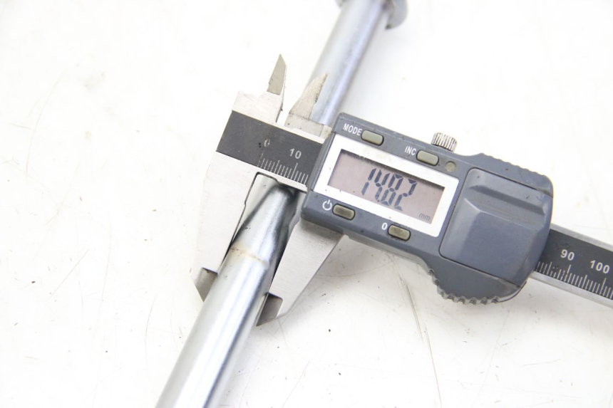 photo de OŚKA KOŁA PRZEDNIEGO YAMAHA XV VIRAGO 750 (1984 - 1998) - Szczegół części