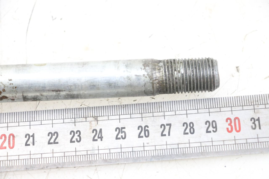 photo de OŚ KOŁA PRZEDNIEGO YAMAHA XVS DRAG STAR DRAGSTAR 650 (1997 - 2007) - Szczegół części