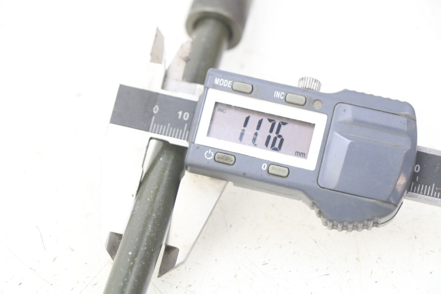 photo de OŚ KOŁA PRZEDNIEGO YAMASAKI YM T 125 (2015 - 2020) - Inny kąt widzenia