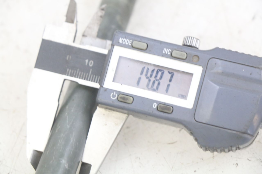 photo de OŚ KOŁA PRZEDNIEGO YAMAHA YP MAJESTY 400 (2004 - 2008) - Zoom stanu zużycia