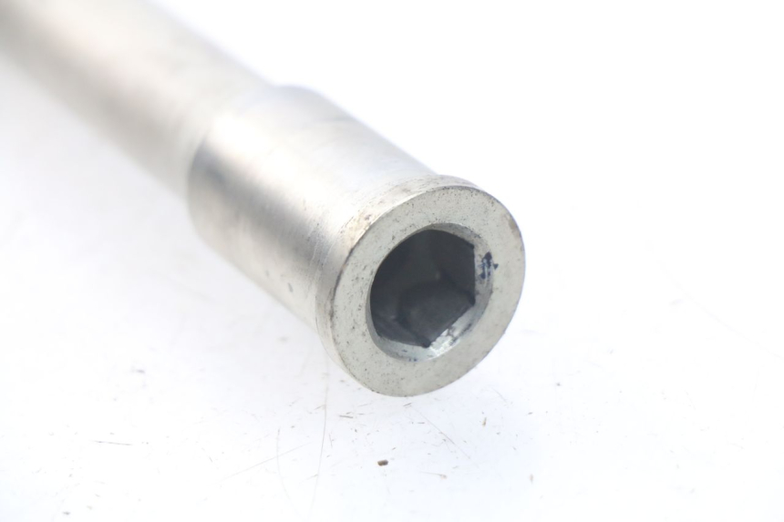 photo de OŚ KOŁA PRZEDNIEGO KAWASAKI Z Z900 900 (2017 - 2019) - Widok ogólny