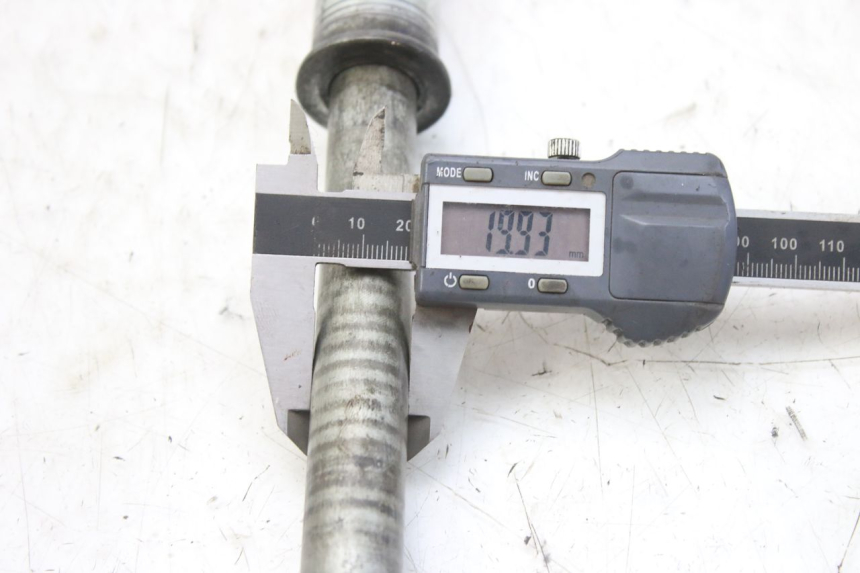 photo de OŚ KOŁA PRZEDNIEGO KAWASAKI ZX-6R ZX6R 600 (1995 - 1997) - Zoom stanu zużycia