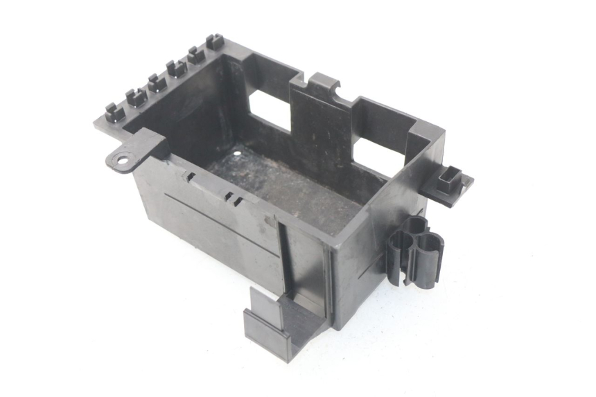 photo de POJEMNIK NA AKUMULATOR KYMCO AGILITY CITY 2T 50 (2008 - 2016) - Inny kąt widzenia