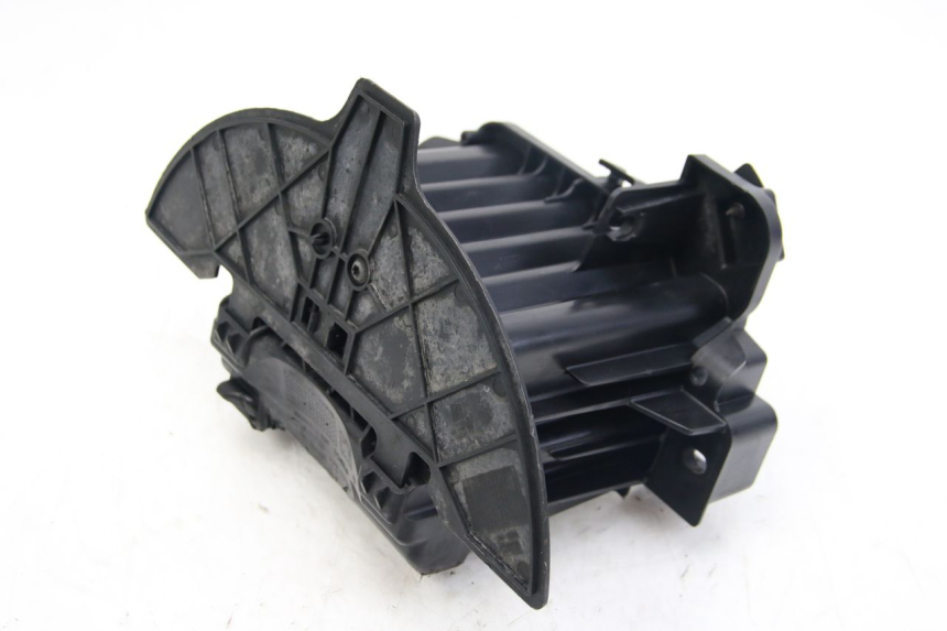 photo de POJEMNIK NA AKUMULATOR PEUGEOT CITYSTAR 50 (2013 - 2017) - Zbliżenie komponentów