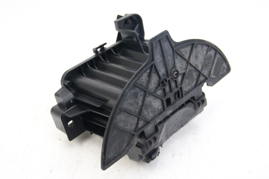 photo de POJEMNIK NA AKUMULATOR PEUGEOT CITYSTAR 50 (2013 - 2017) - Widok z bliska