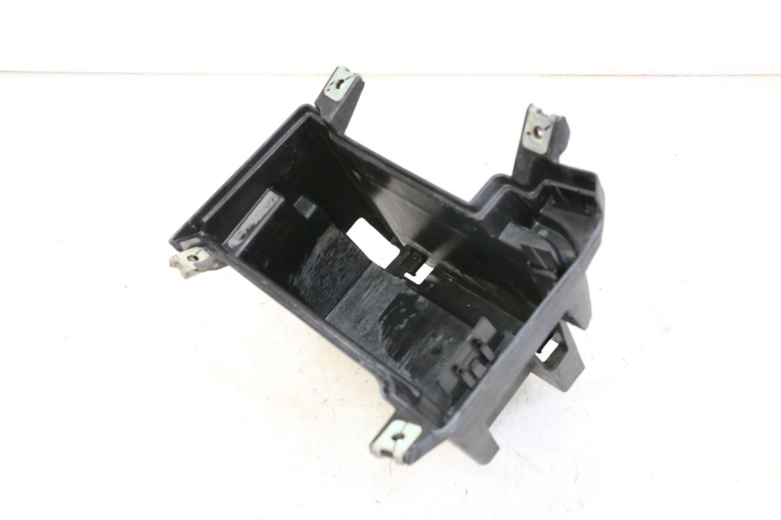 photo de POJEMNIK NA AKUMULATOR HONDA FORZA ABS 300 (2013 - 2017) - Zbliżenie techniczne