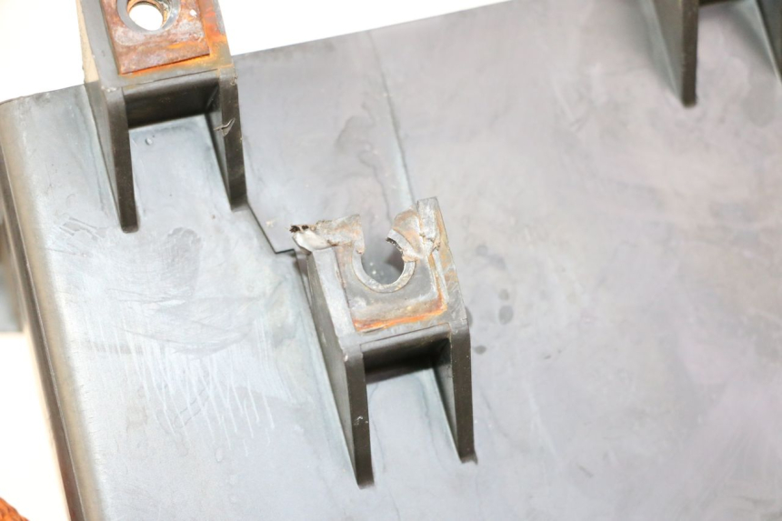 photo de POJEMNIK NA AKUMULATOR YAMAHA FZ6 FAZER S2 600 (2007 - 2011) - Szczegół części