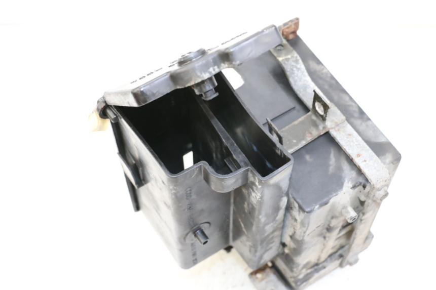 photo de POJEMNIK NA AKUMULATOR HONDA VT C2 SHADOW 750 (1997 - 2001) - Zbliżenie techniczne