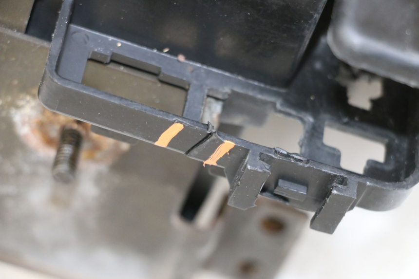 photo de POJEMNIK NA AKUMULATOR HONDA VT C2 SHADOW 750 (1997 - 2001) - Stan powierzchni