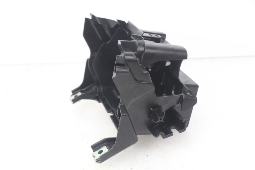 photo de POJEMNIK NA AKUMULATOR HONDA PCX (JF57/JF64) 125 (2014 - 2018) - Inny kąt widzenia