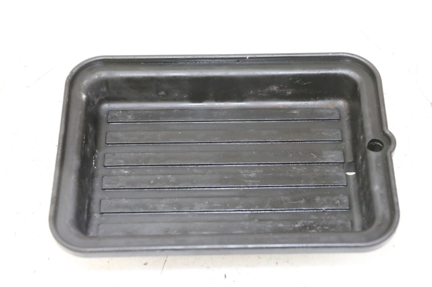 photo de POJEMNIK NA AKUMULATOR PIAGGIO VESPA GRANTURISMO 200 (2004 - 2005) - Widok główny